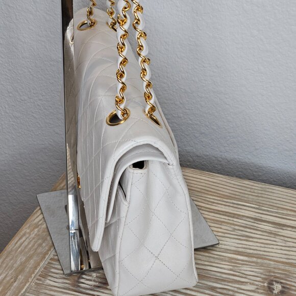 Vintage Chanel Medium 25 Classic Double Flap Lambskin Leather White and Gold - Picture 14 of 16